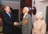 Губернатор  вручил саратовским ветеранам  юбилейные медали