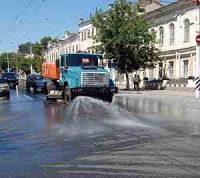 В Саратове городские дороги поливают 36 автоцистерн